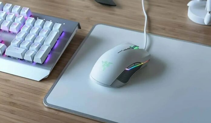 white gaming mouse